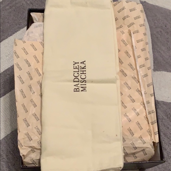 badgley mischka women's kiara platform pump